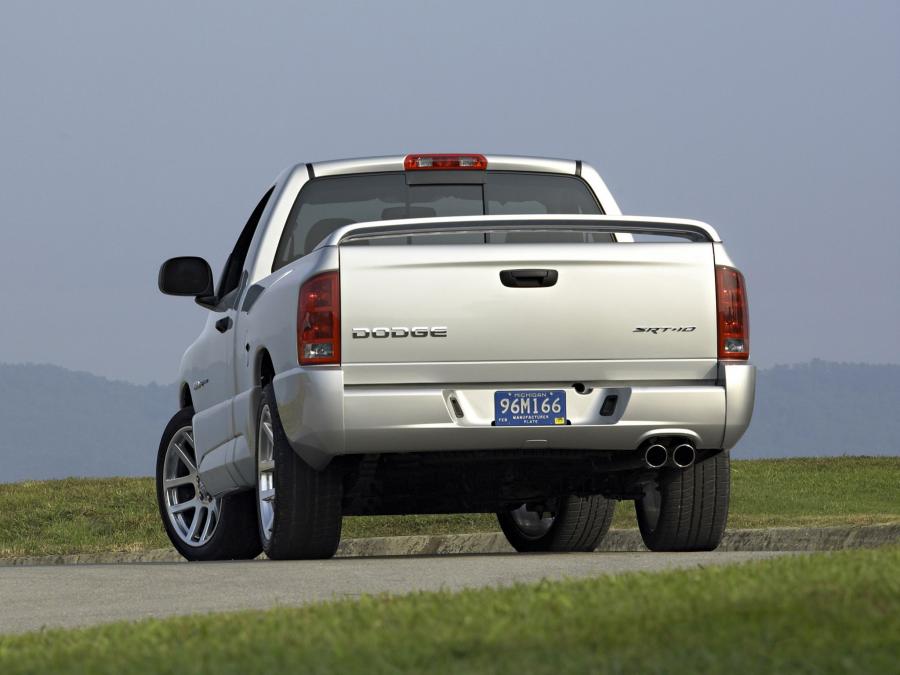  Dodge Ram SRT10 2003 года  (фото 15 из 21)